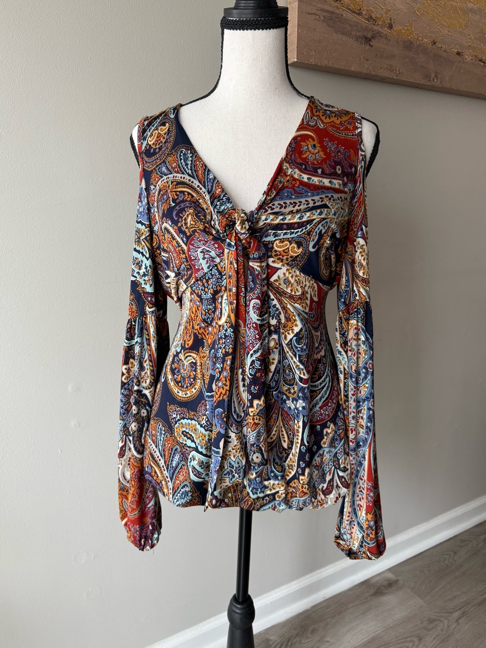 VENUS Paisley Cold Shoulder Twist Front Top Large